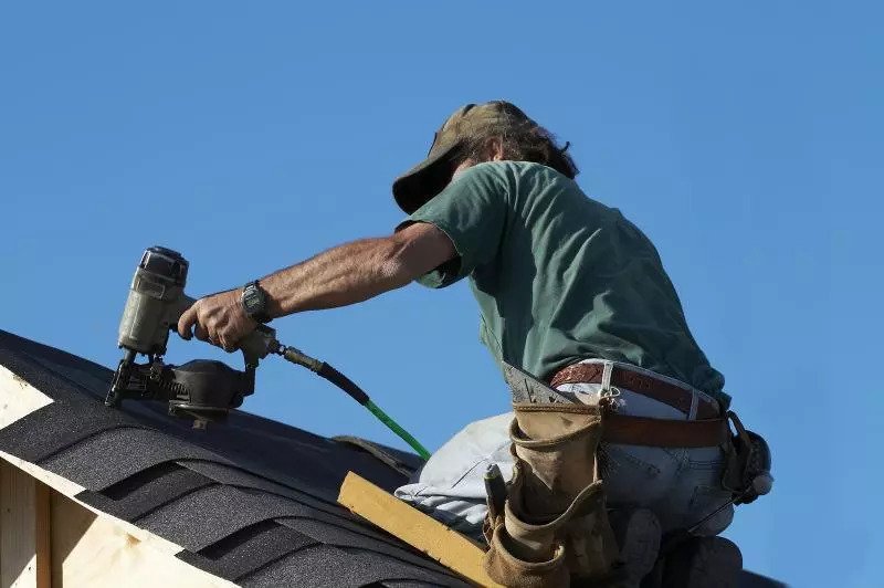 3 Reasons to Call a Knoxville Roofing Contractor
